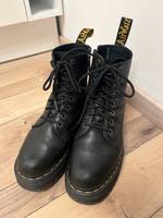Dr. Martens Jadon III Pisa Leder Plattform Stiefel schwarz 39 Thüringen - Apolda Vorschau