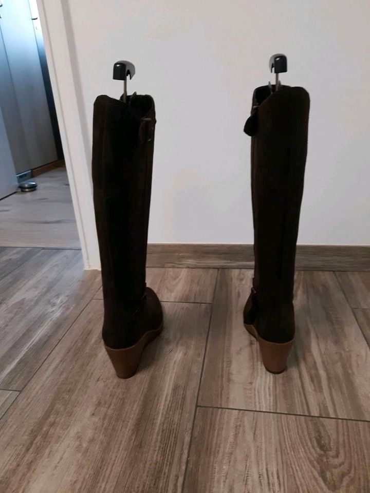 Velour-Lederstiefel incl. Stiefelspanner, 1 x getragen in München
