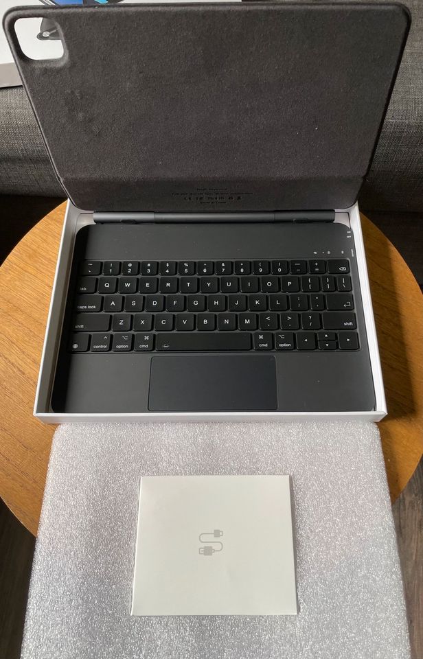 Magic Keyboard für Apple iPad Pro 11“ 2. Generation QWERTY in Hamburg