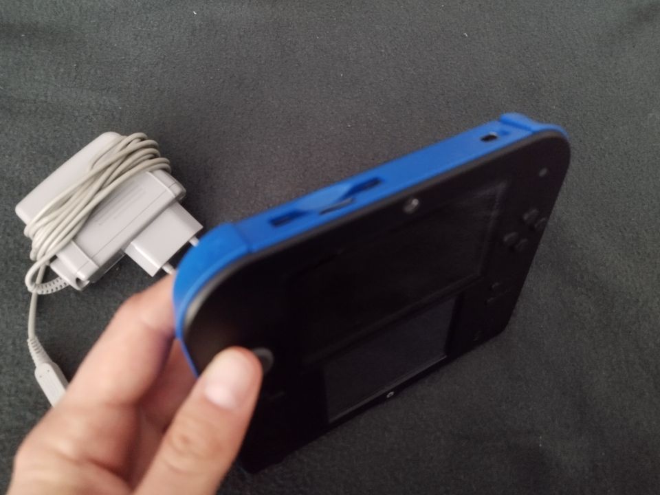 Nintendo 2DS Schwarz Blau / Super Mario Bros 2 / mit OVP in Köln