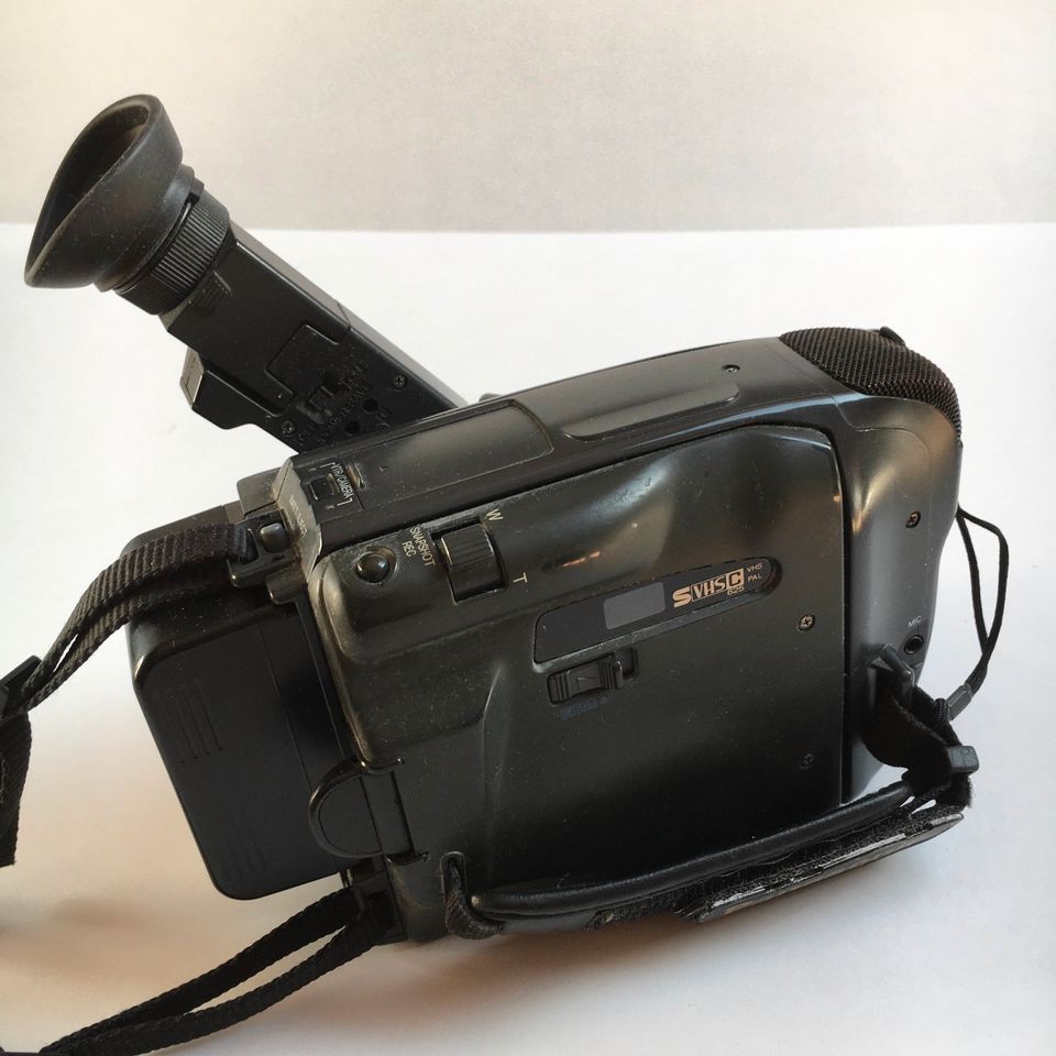 Panasonic S-VHS-C Movie Camera NV-S85 defekt in Wolfratshausen