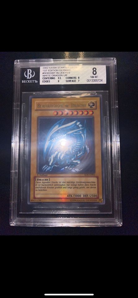 Yu-Gi-Oh! Blue Eyes White Dragon SDK G001 1st Edition BGS PSA 8 in Köln