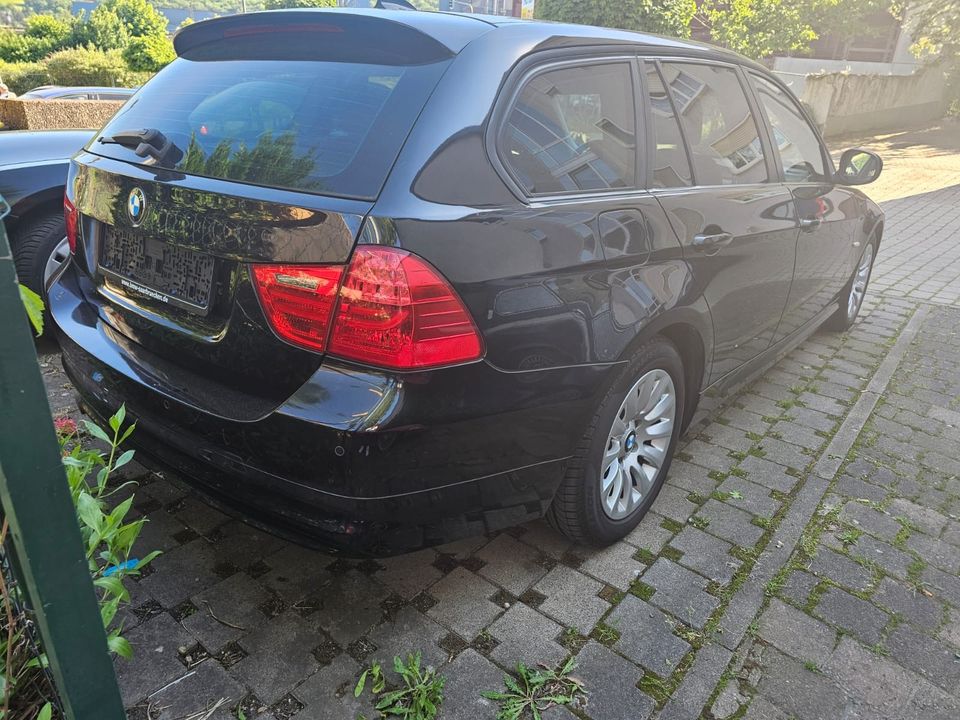 BMW 320d touring Tüv 04/26 in Völklingen