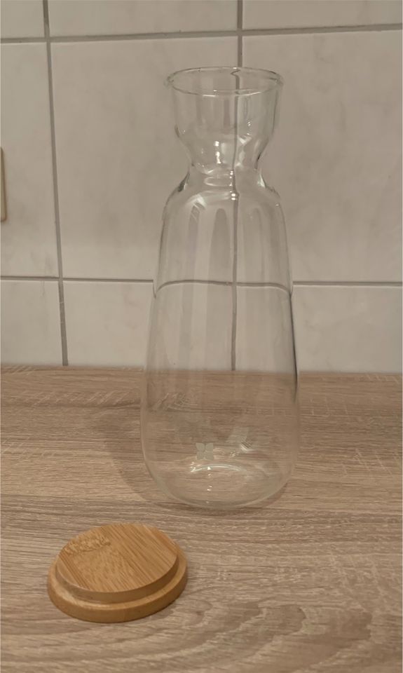 Schöne Waterdrop Glas Karaffe mit Bambus Deckel in Haselund