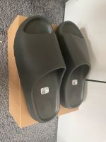 ADIDAS YEEZY SLIDE DARK ONYX 46 UND 47 Hamburg-Mitte - Hamburg Altstadt Vorschau