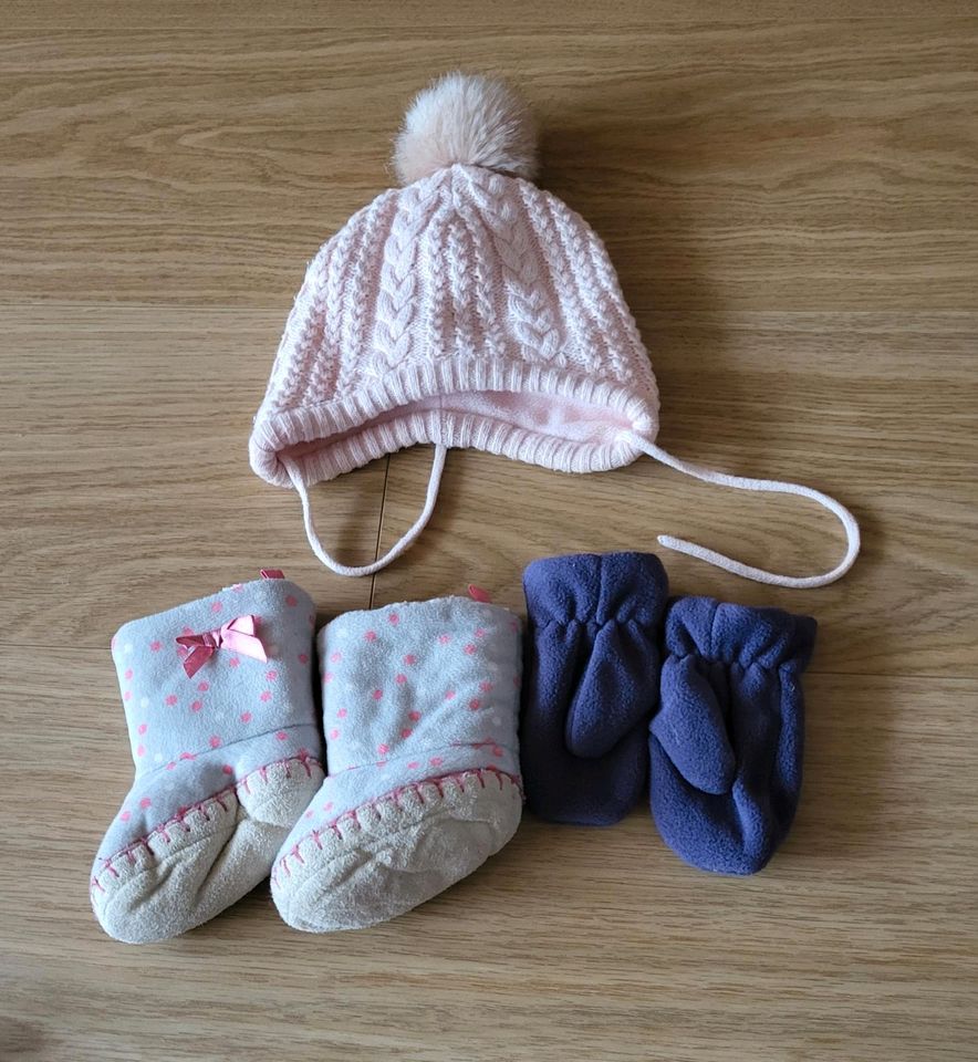 Baby Mütze,  Handschuhe und Schuhe in Lüdenscheid