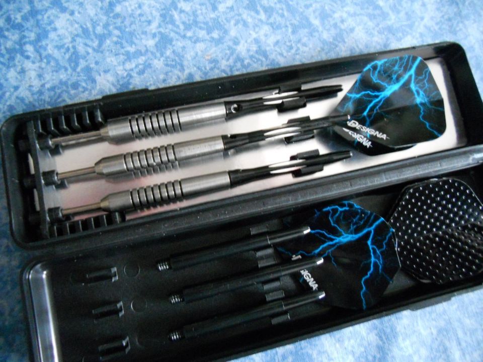 23 g Tungsten Dart Sets unbespielte Sets Designa Flights/Taylor in Wolfenbüttel