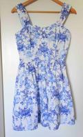 wunderschönes weißblaues Kleid Größe 38/40 Kr. München - Neubiberg Vorschau