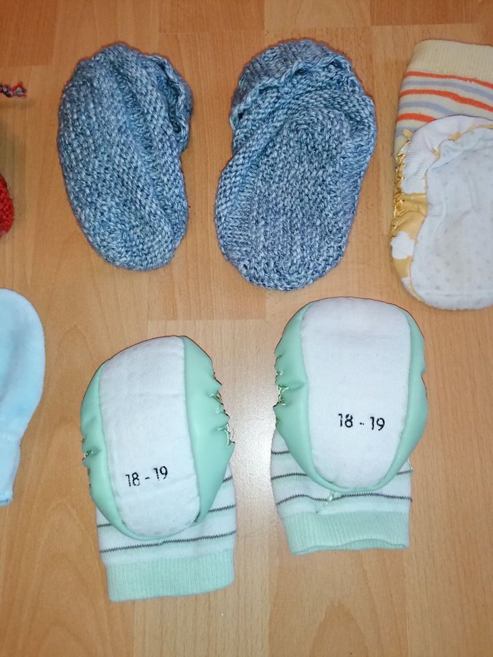 SET 4 Paar Babyschuhe/Socken und 1 Paar Sterntaler Babyhandschuhe in Wollersleben