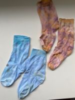 Tie Dye Socken aus Baumwolle in Rot und Blau, Größe 35/38 Hessen - Grünberg Vorschau