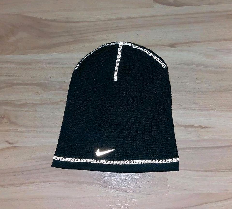 verkaufe hier eine schöne Mütze von Nike unisex neu ungetragen in Kiel