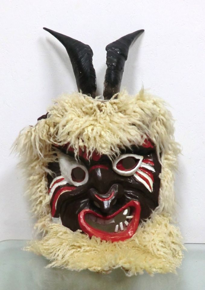 Maske der Busójár, Narrenmaske, Traditions-Maske / Wandaufhängung in Reinbek