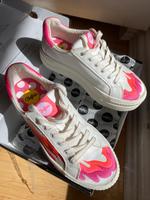 Buffalo Sneaker, weiß mit pinken Flammen Berlin - Neukölln Vorschau