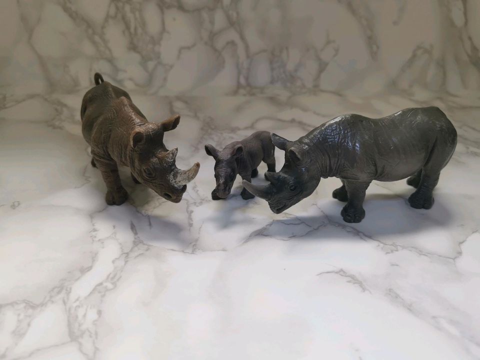 Nashorn Rhinozeros Familie Spielzeug in Menslage