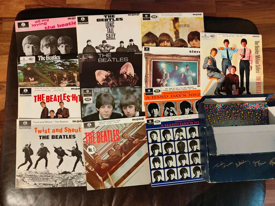 The Beatles Schallplatten vinyl EP collection mit 2 Magazine in München