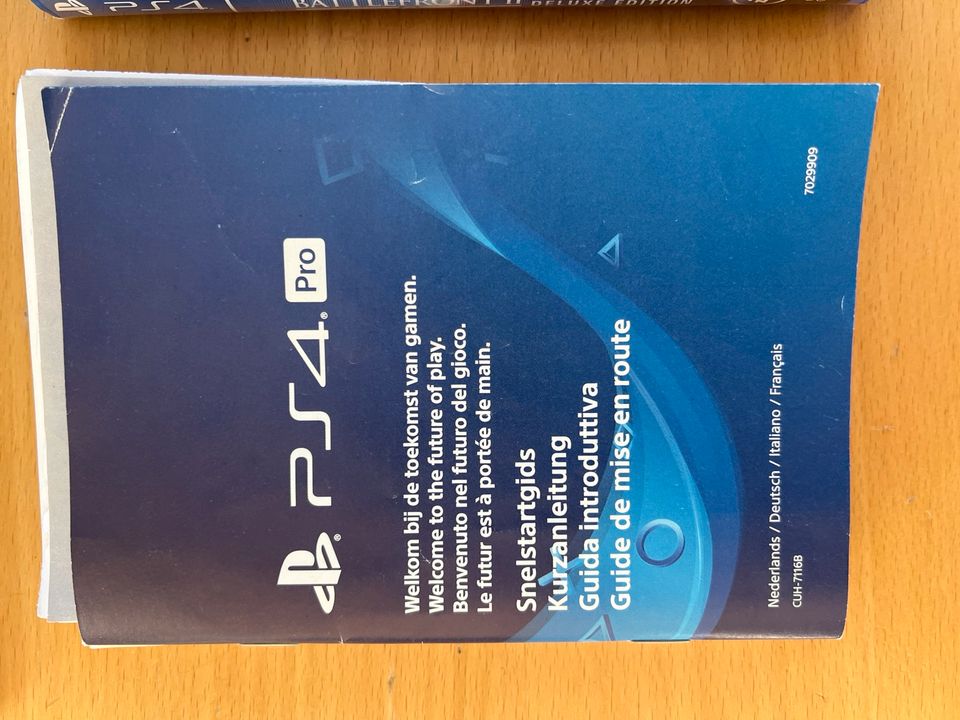 PS4 Pro Limited Edition „Battlefront II“ mit viel Zubehör in Odelzhausen