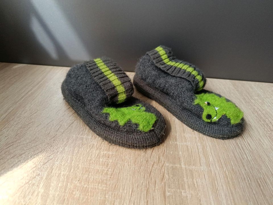 Jungen 23 Hausschuhe, Kindergartenschuhe in Schleiden