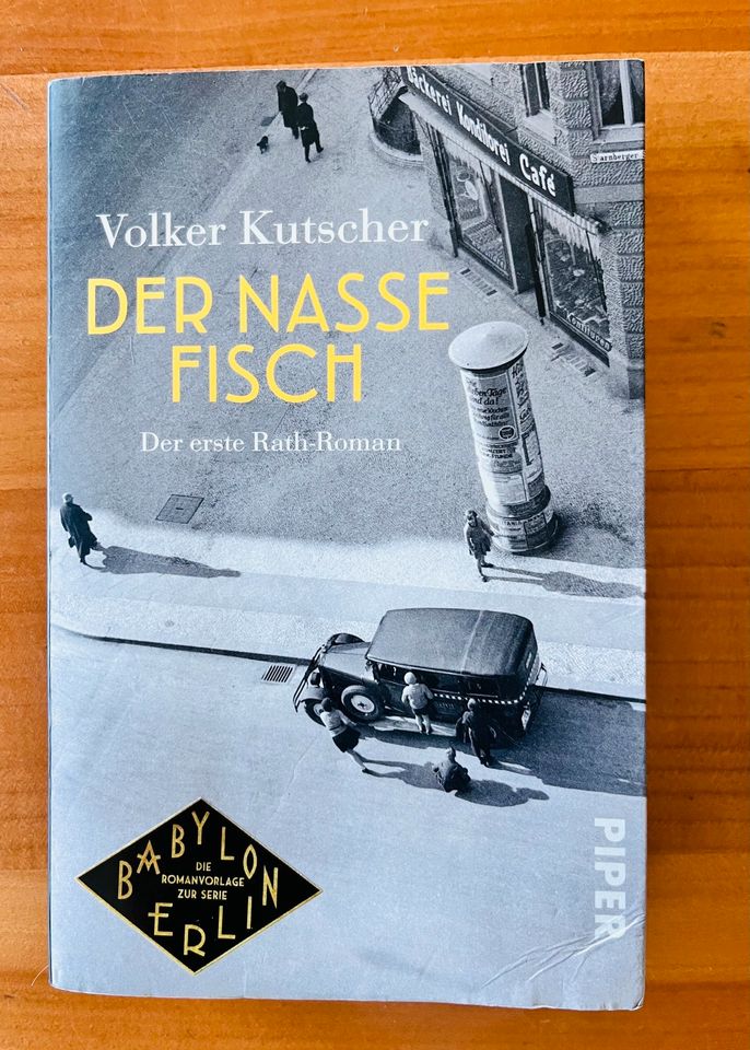 Volker Kutscher: Der nasse Fisch. Pieper Taschenbuch, 540 S.,2020 in Köln