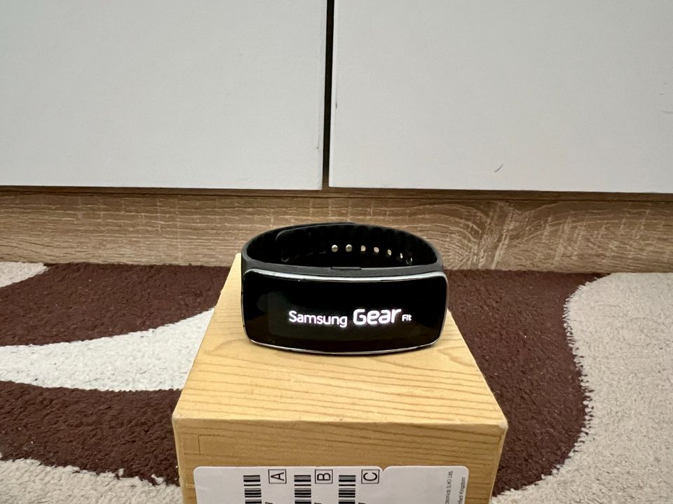 Samsung Gear Fit SM-R350 Smartwatch Bluetooth, Puls, Tracker in Berlin