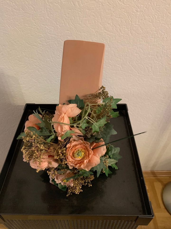 Zwei Blumengestecke,Künstlich, Lachfarbig und Orang. in Salzgitter