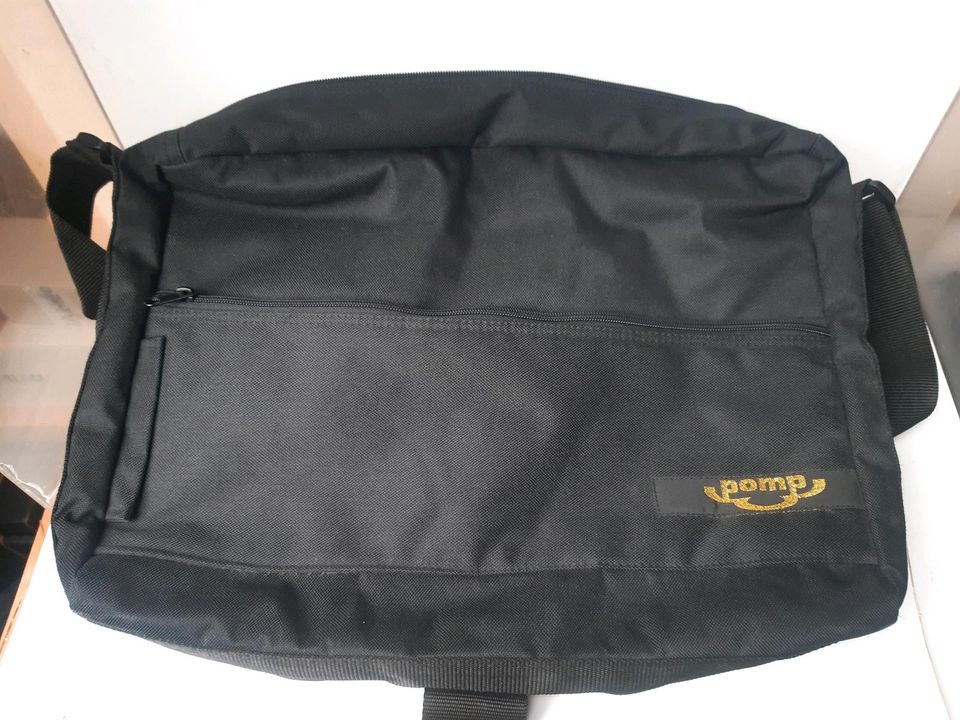 Umhängetasche Messengerbag Notebook Laptop Fussball in Ennigerloh