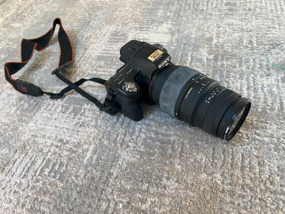 Sony Alpha SLT-A55V mit Objektiv, Blitzgerät etc. in Rheinstetten