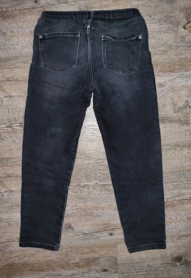 Jeans schwarz gr.152 mit keinem Fleck in Hamminkeln