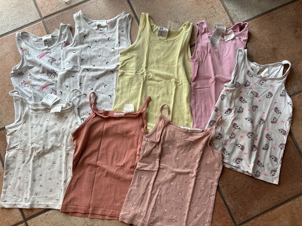 7 Unterhemden Shirts H&M Gr. 122/128 Mädchen in Ebringen