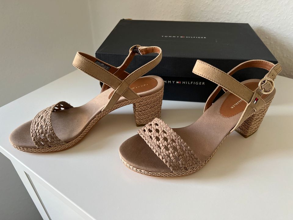 Neu! Tommy Hilfiger, 41, Sandalen Espadrilles, Mid Heel in Wiehl