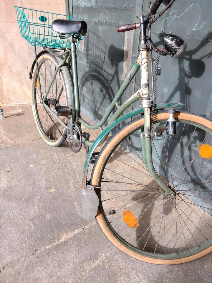 Damenrad Oldtimer Fahrrad in Geist