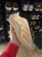 Yeezy 700 V3 Bayern - Regensburg Vorschau