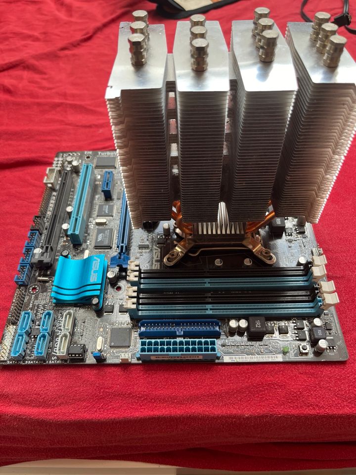 Motherboard mit i5 CPU und Kühler in Gundelfingen