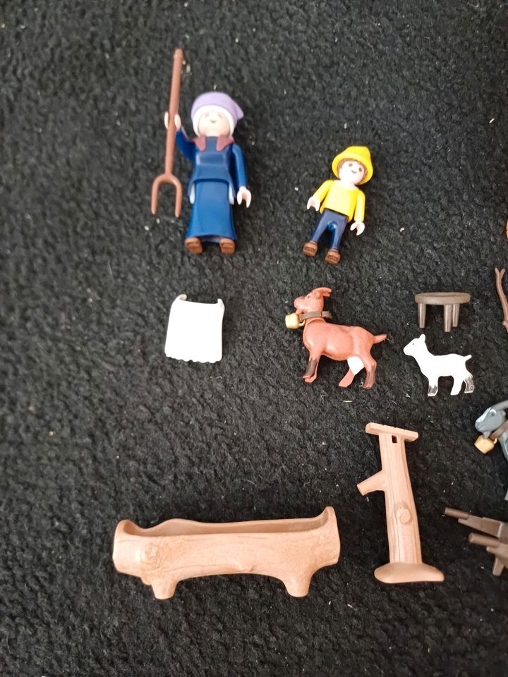 PLAYMOBIL Heidi 70255 Peters Ziegenstall, mit Lichteffekt in Schrobenhausen