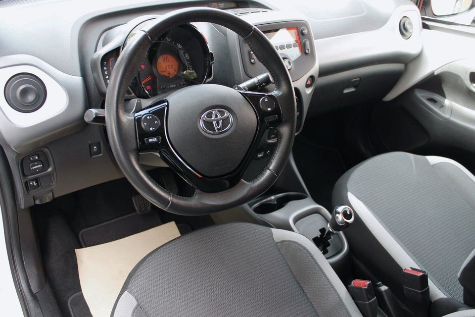Toyota Aygo AYGO x-play *Automatik*Klima*1.Hd*5 Türen* in Kassel