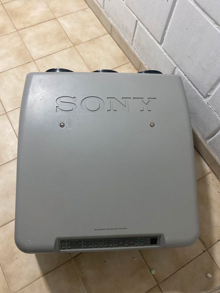 Sony VPH D-50 Projektor in Vellmar