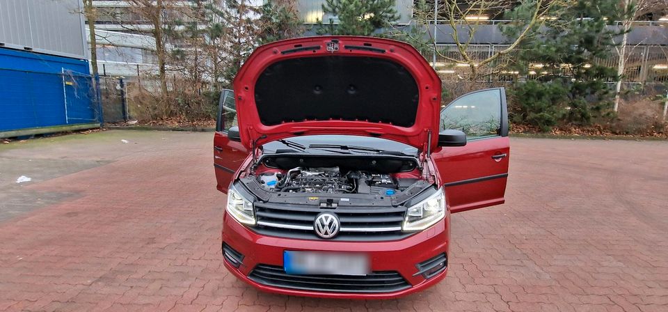 VW Caddy neuwertig in Hamburg