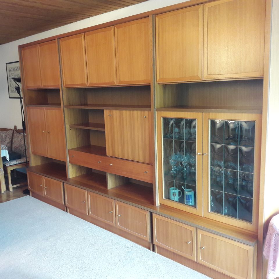 Wohnzimmerschrank, schlichtes Design in Bielefeld