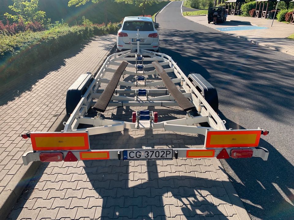 Bootstrailer Bootsanhänger Anhänger Trailer Boot 3500kg 9m BJ2018 in Hamburg