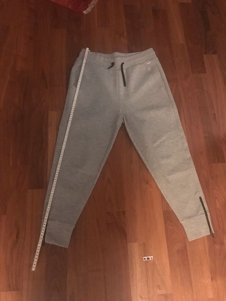 Jogginghose von  Hugo Boss  Gr.S in Berlin