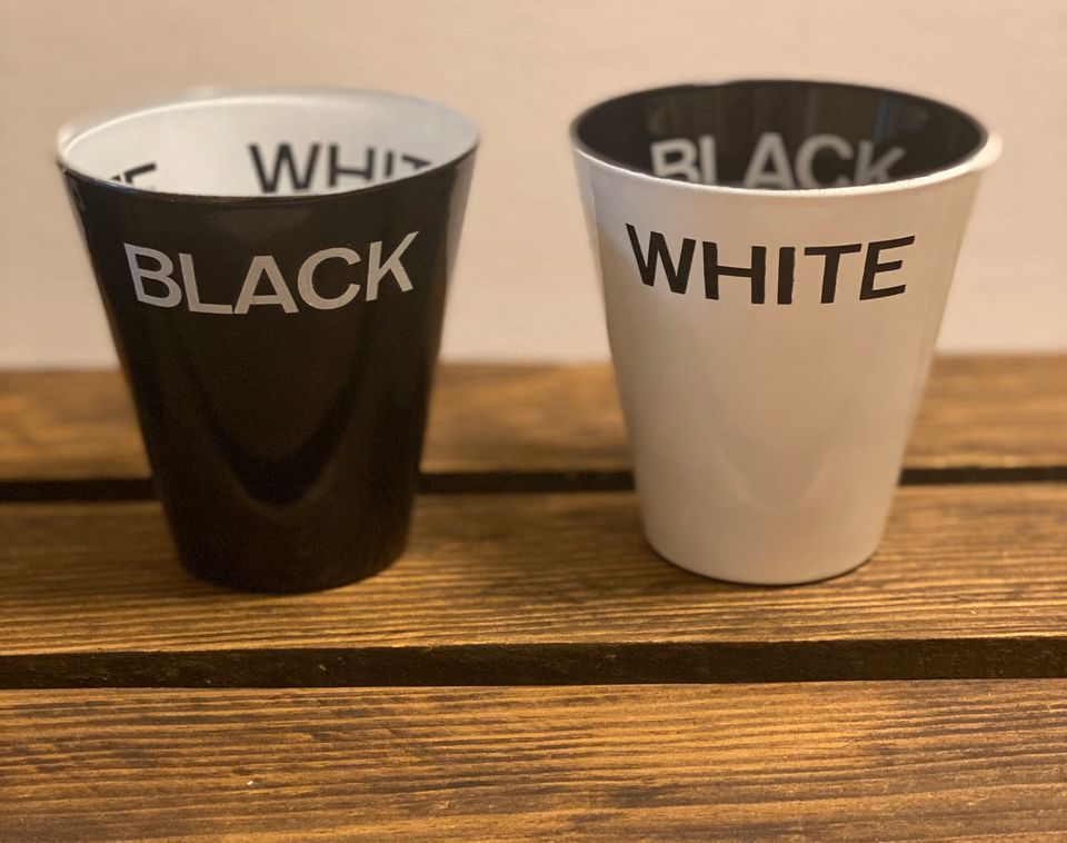4 Gläser Becher Black/ White Glas in Krefeld
