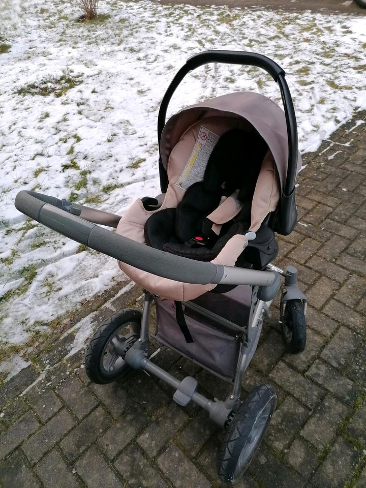 Kinderwagen inkl. Autoschale in Osterburg