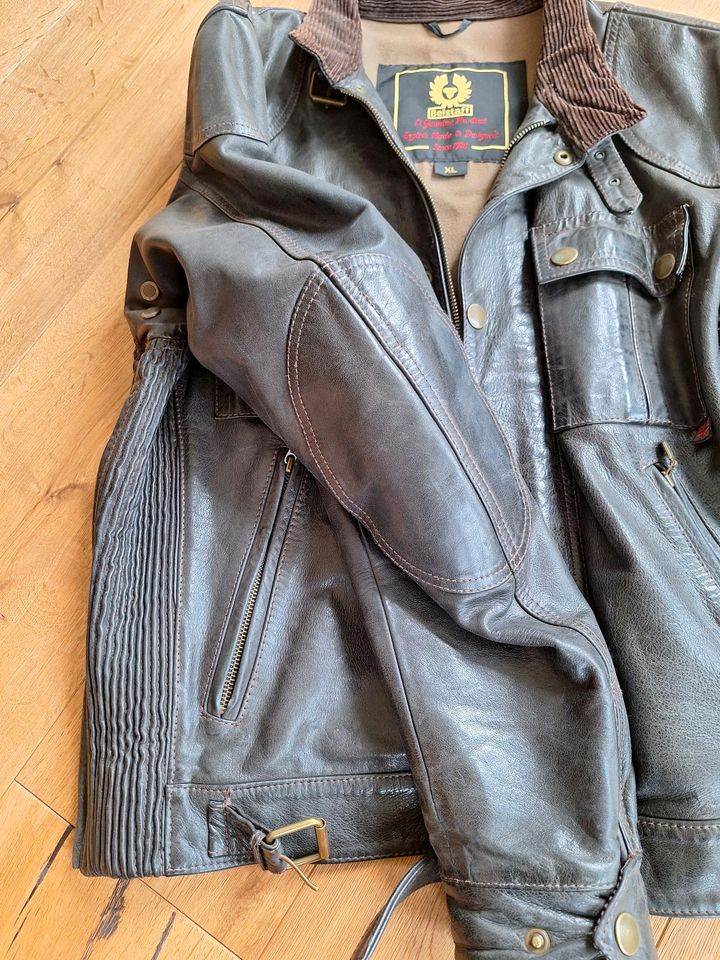 Lederjacke von Belstaff Goldlabel schwarz mit Cordkragen Gr XL in Büchel