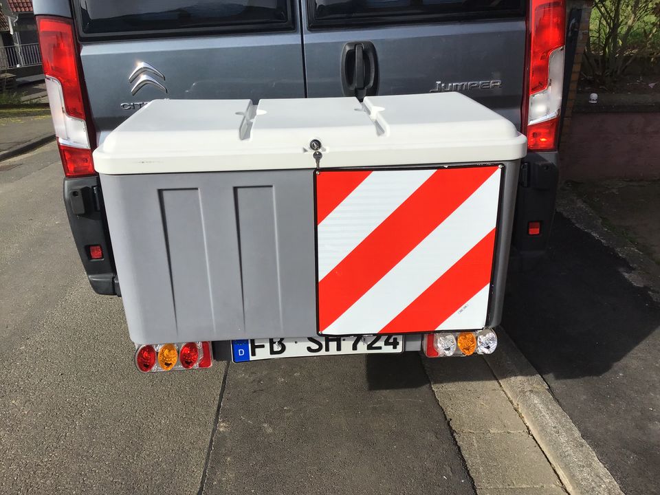 Gepäckbox schwenkbar auf Anhängerkupplung grau in Homberg