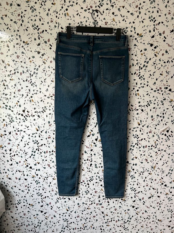 Rohren Jeans Hose Von Asos 30/30 - Maße anbei in Itzehoe