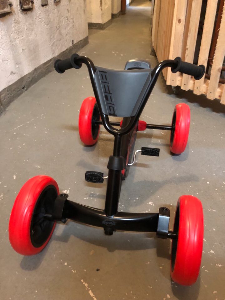 BERG Buzzy Pedal Go-Kart, Red-Black Sondermodell limitiert in München