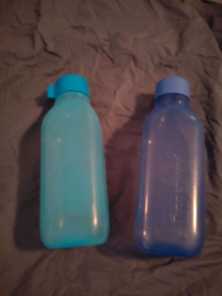 2 Trinkflaschen von Tubberware in Niederstetten