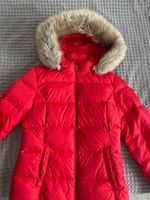 Tommy Hilfiger Daunenjacke Rot Gr.176 Köln - Porz Vorschau