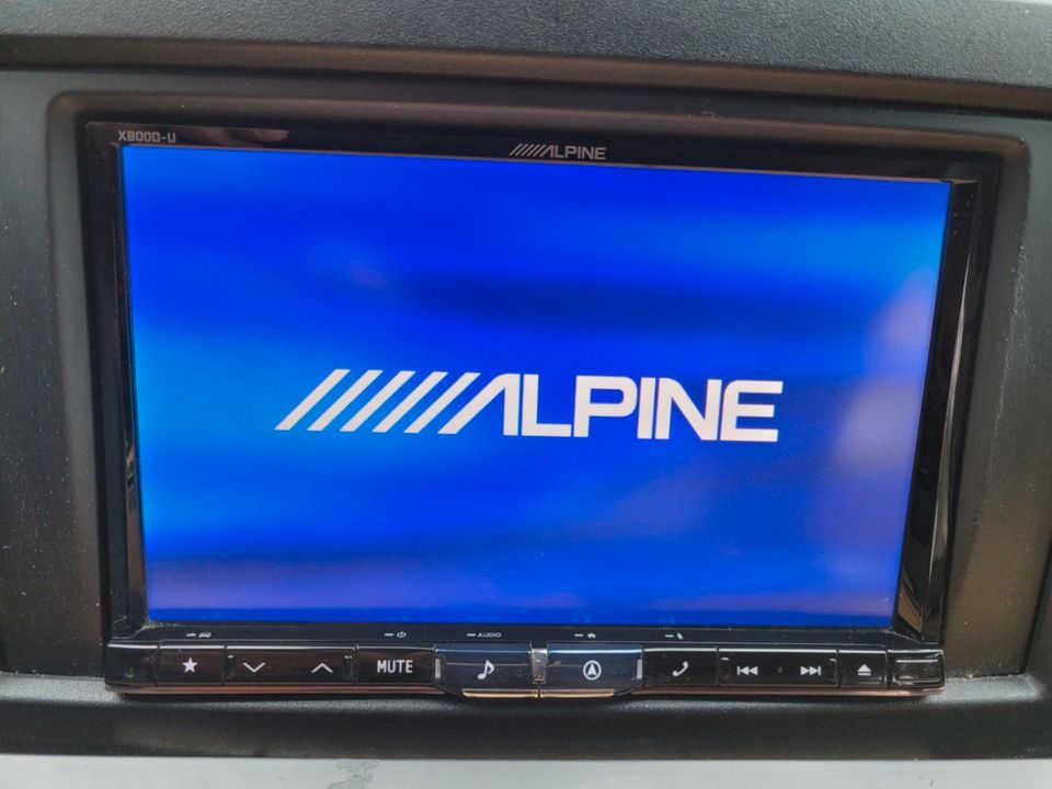 Alpine X800D-U Navigationssystem, ca. 2½ Jahre alt, top Zustand. in Nidderau