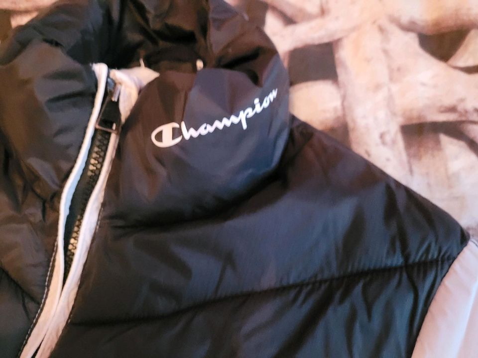 Damen Jacke Champion in Mügeln