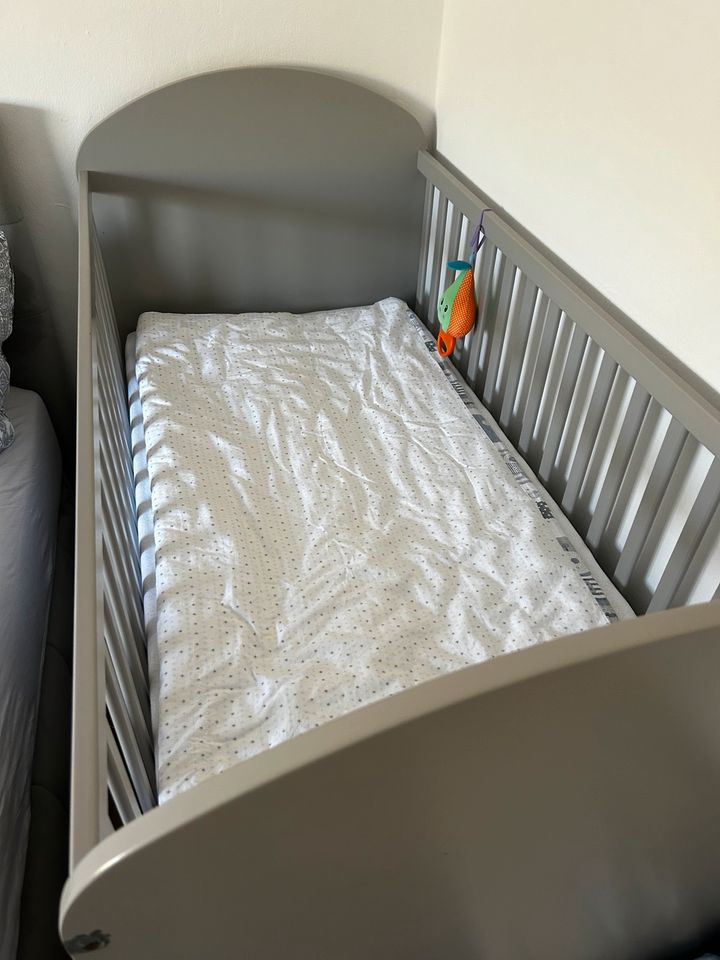 Babybett von Ikea in grau in Bremen